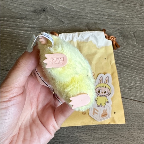 Pin for love Labubu key chain F - Picture 3 of 3